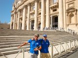 ROMA-PIER E LUCA DAVANTI A SAN PIETRO.JPG